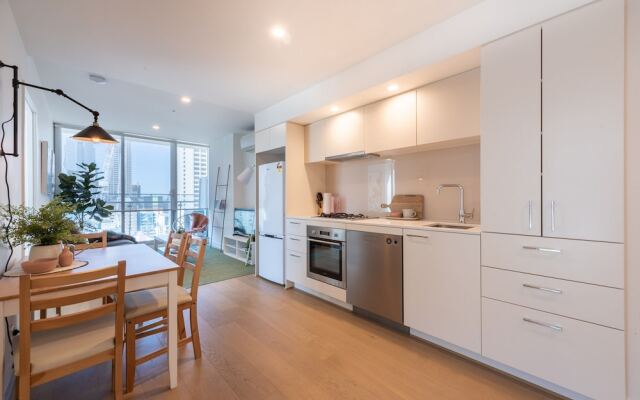 Stylish city views CBD 2 bed 2 bath