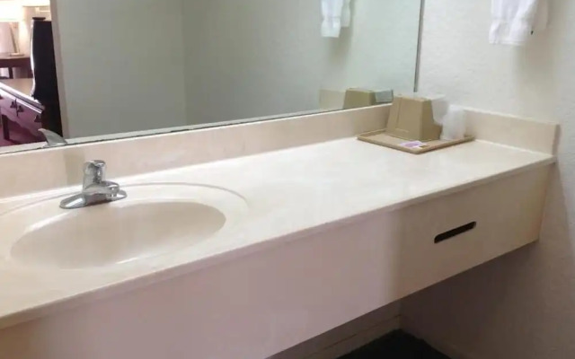 Budget Host, Hempstead Inn