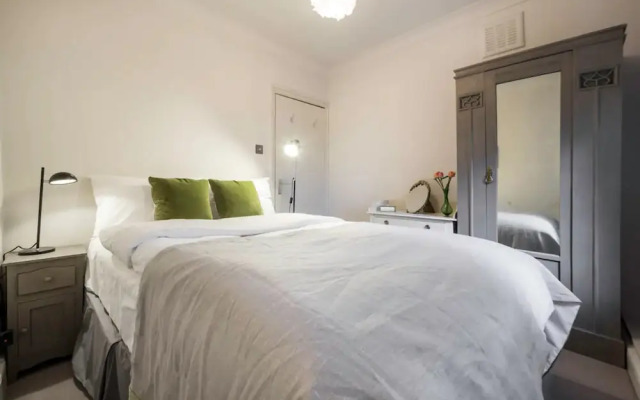 Elegant Georgian 2 Bedroom Apartment in Notting Hill