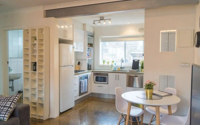 2 Bedroom Apartment in Melbourne CBD