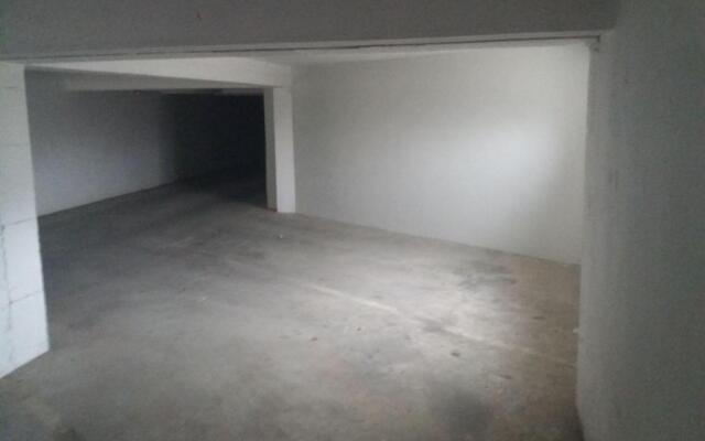 Leona Apartment