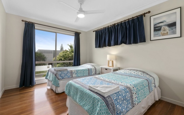 Sundance, Pet Friendly Beach House In Peregian! 59 Lorikeet Drive – Guest Rooms – Peregian Beach