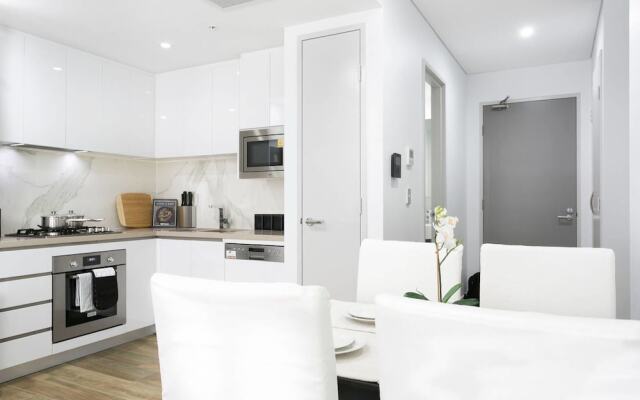 Chic CBD Pad + Pool + Gym + Sauna + Parking