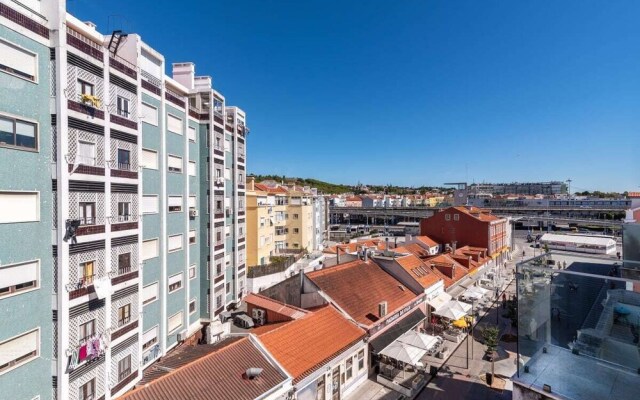 Gorgeous Apartment in Alges With Stunning Rooftop Pool