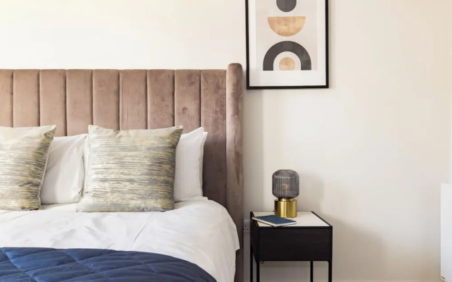 Leeds Centre by Charles Hope