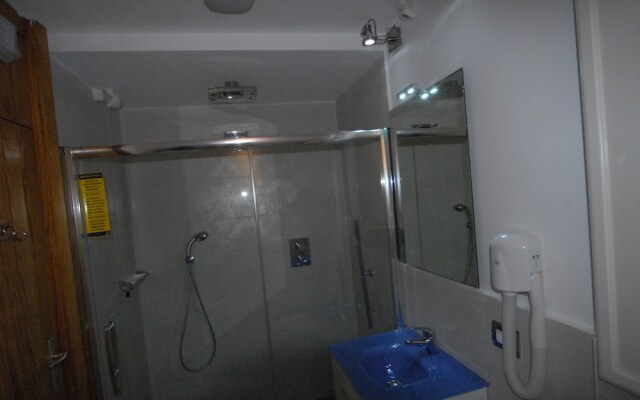 Ski-out Cervinia Chromotherapy Apartment