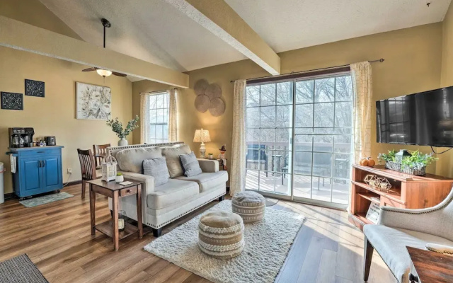 Balcony & Grill: Condo Near Table Rock Lake!