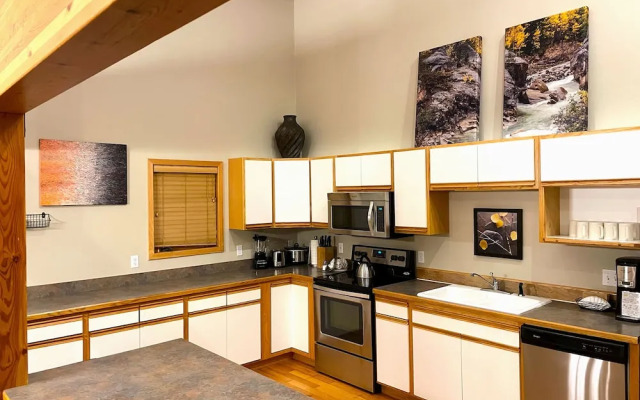 Gold Point Resort Breckenridge by Vacatia