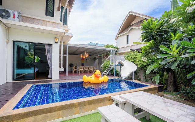 Natcha Pool Villa by Warin