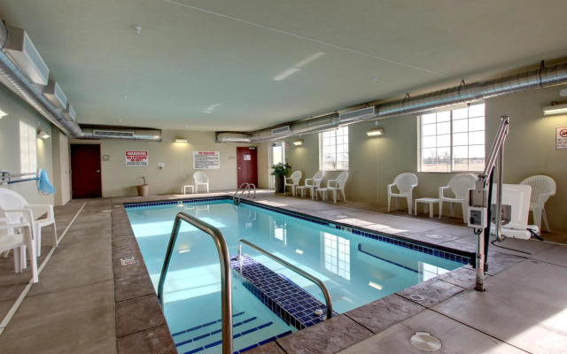 Cobblestone Hotel & Suites - Wayne