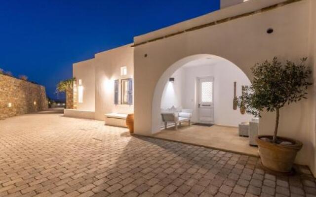 Blueros Luxury Villa