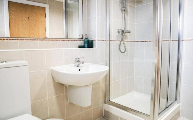Beautiful 3 bedroom apartment by the Sea