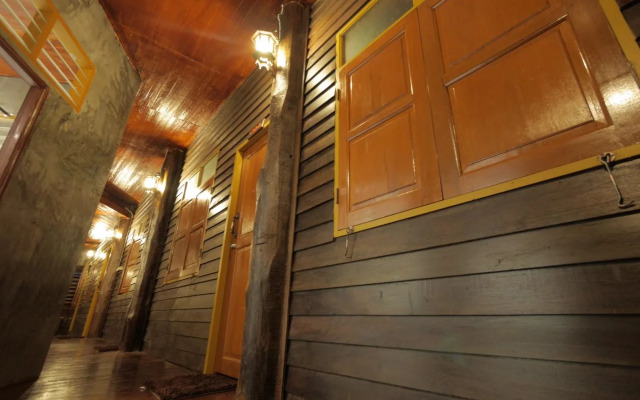 Bann Elephant Home - Hostel