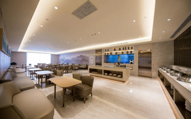 Ji Hotel (The Bund Shanghai, East Jinling Road)