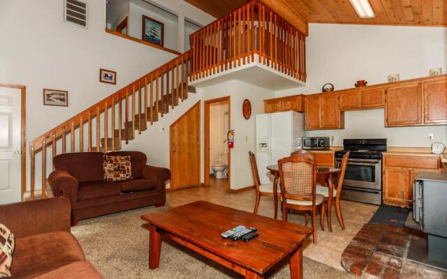 Cozy Hollow - 1890 by Big Bear Vacations