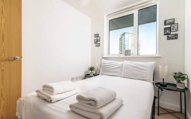 Modern Comfort: Stratford 3BR Duplex