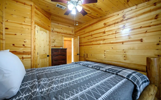 Outlaw Rose Cabin for 8!