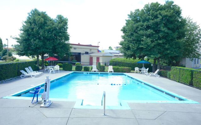 Red Roof Inn Atlanta - Suwanee/ Mall of Georgia