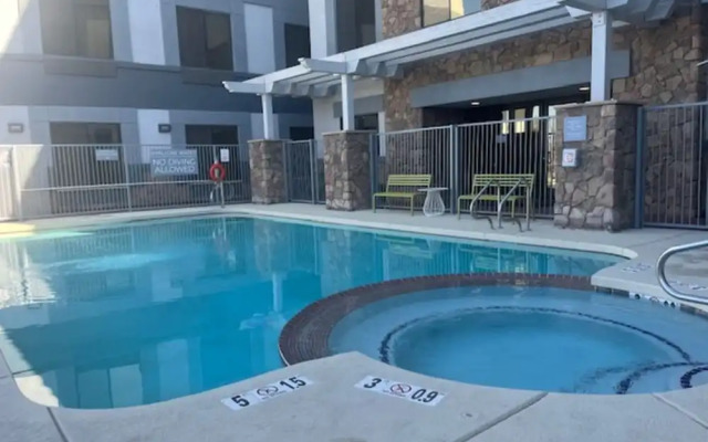 Spark by Hilton Phoenix East Mesa
