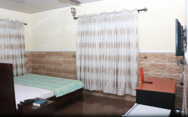 L & L Executive Hotels and Suites