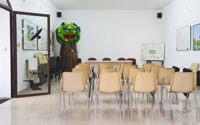 Albergue y Alojamiento en Monfragüe. Centro de Educación Ambiental La Dehesa