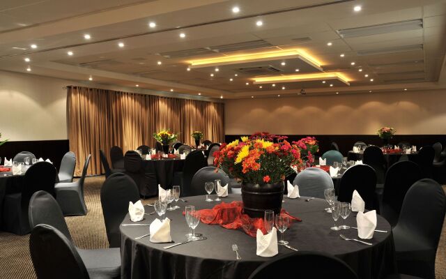Safari Hotel & Convention Centre
