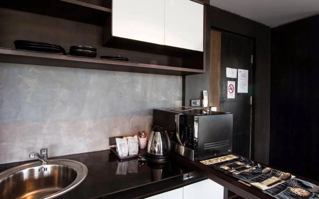 B2 Black Business & Budget Hotel