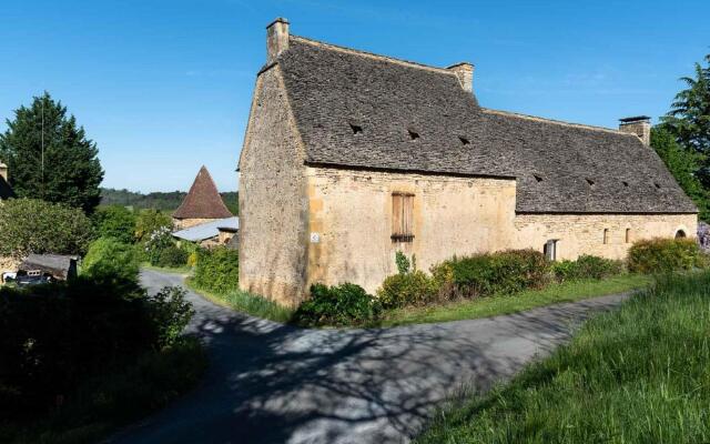 Nice holiday home in Nouvelle-Aquitaine with indoor pool