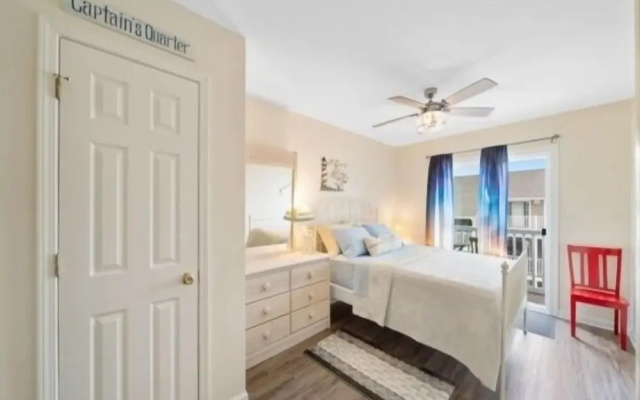 Captain's Quarter 2 Bedroom Condo by Redawning