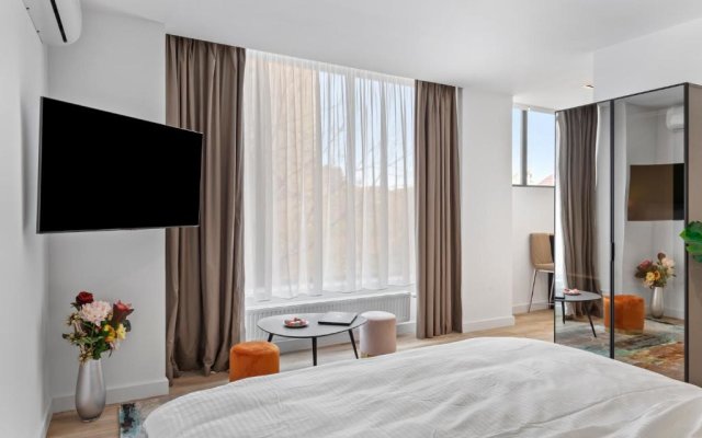 One88 Apartments Plus - Brand New Premium King Studio