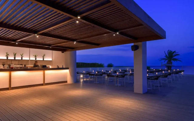 The Ixian Grand & All Suites Hotel