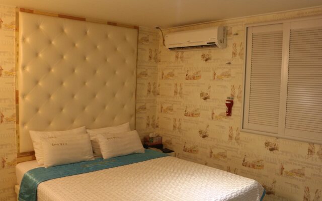 Luna Motel