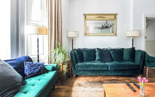 OYO The Lodge Bournemouth