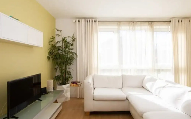 Sunny Modern Nr Beach Village w Parking