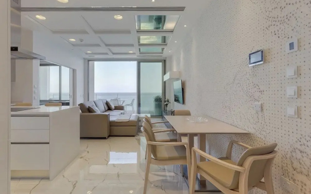 Luxury Apt Ocean Views in Tigne Point, With Pool