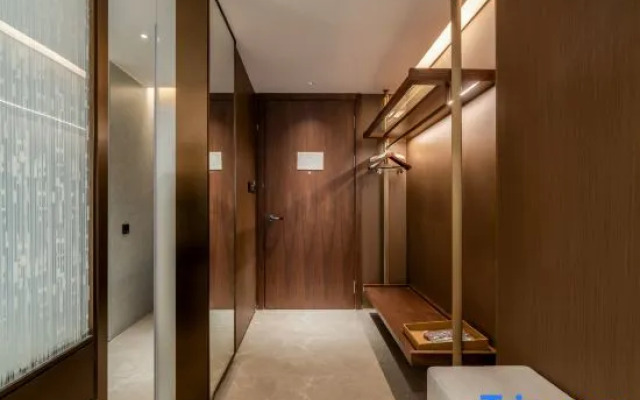 Waiting Hotel (Luoshan Road , Pudong New Area, Shanghai)