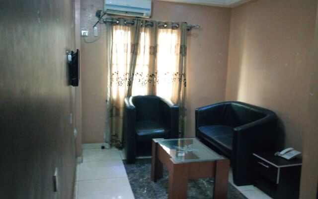 D'Czars Hotel & Suites