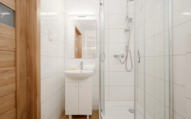 Bright Studio Legnicka by Renters