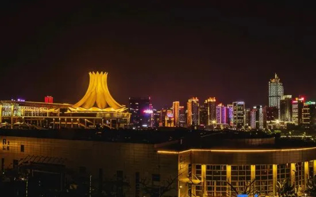 Nanning Lange Holiday Hotel (Convention Center Wanxiang Mall)