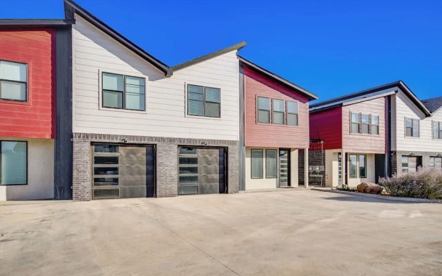 Pets Welcome: Newly Built Abode in Canyon!