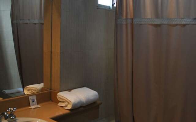Hotel Makroz