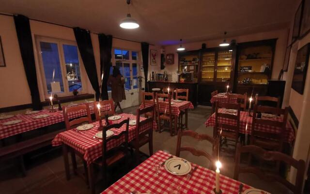 St Sebastien 3 Rooms above a restaurant