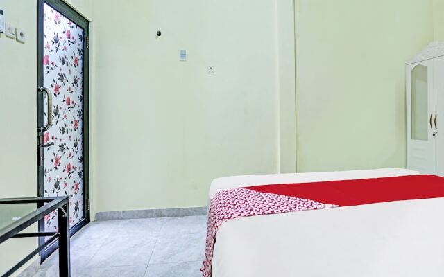 Puri Amalia by OYO Rooms