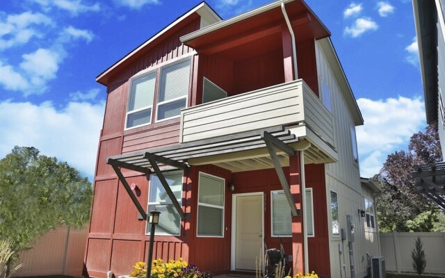 Beautiful Garden City Getaway