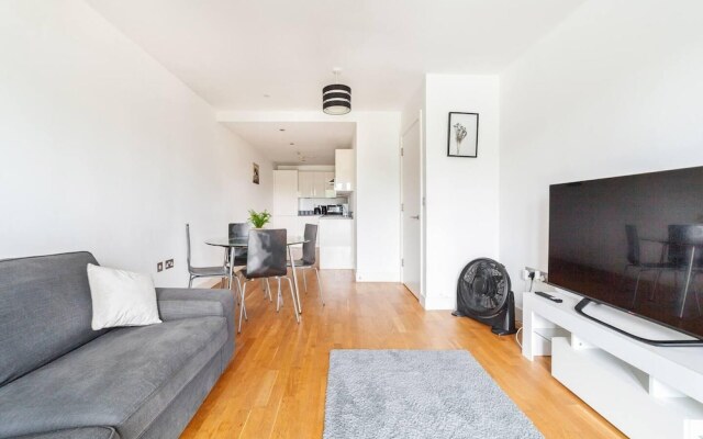 Immaculate 1-bed Apartment in London - Mydas Place