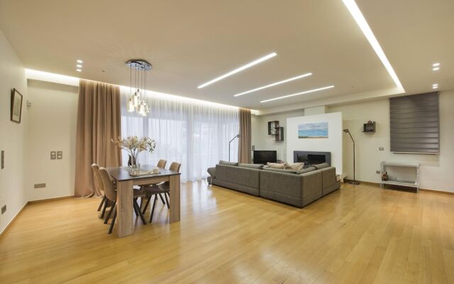 Vari Views in Vari With 3 Bedrooms and 3 Bathrooms