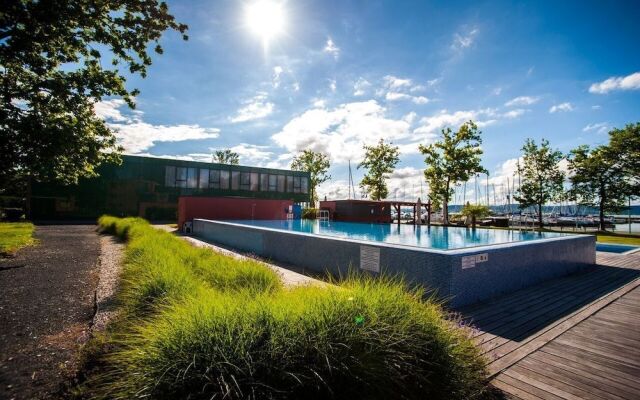BL YachtClub & Apartments