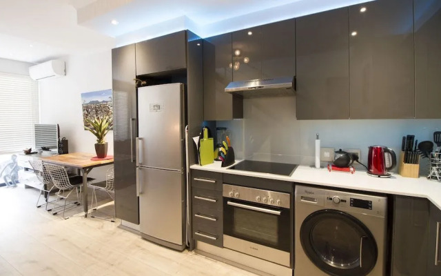 Trendy 1-BR City Center Apt