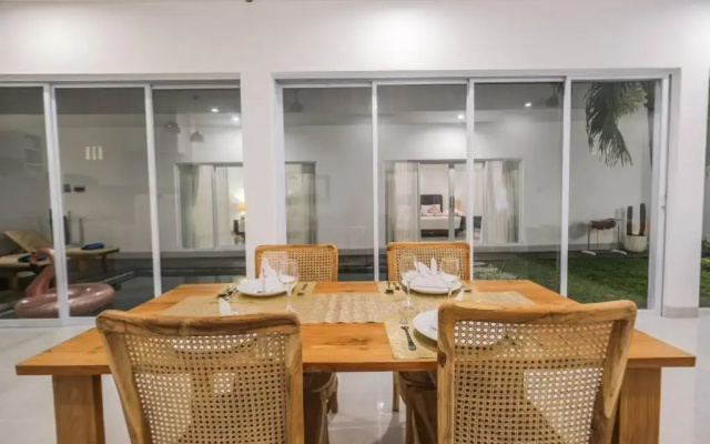 Villa Akmali Seminyak Drupadi 2 Bedrooms w/Pool 5mins to Beach