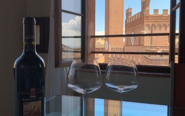 Torre Lambertini Windows On Piazza Del Campo - Residenza D'Epoca